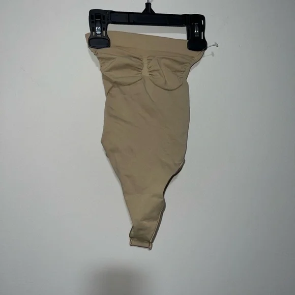 SKIMS SEAMLESS SULPT STRAPLESS THONG BODYSUIT CLAY XXS NO STRAPS
